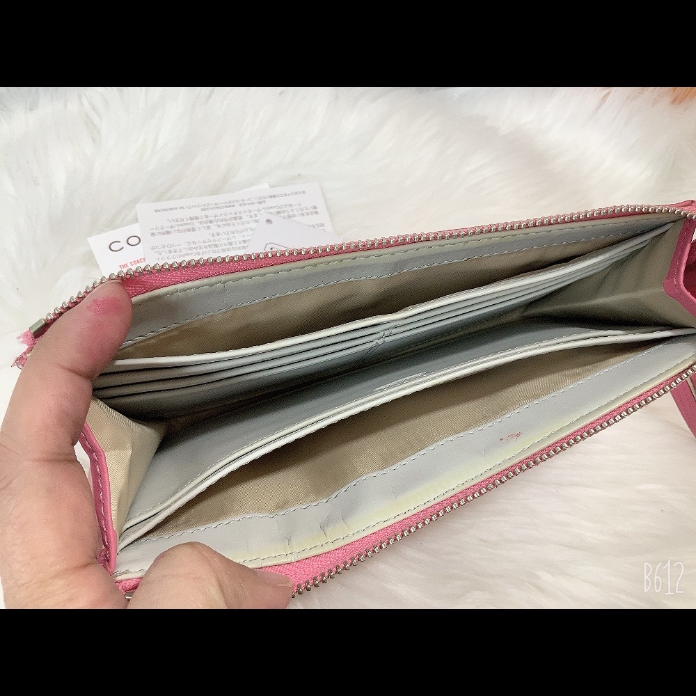 100% Authentic Coach Zippy Wallet . - image 8